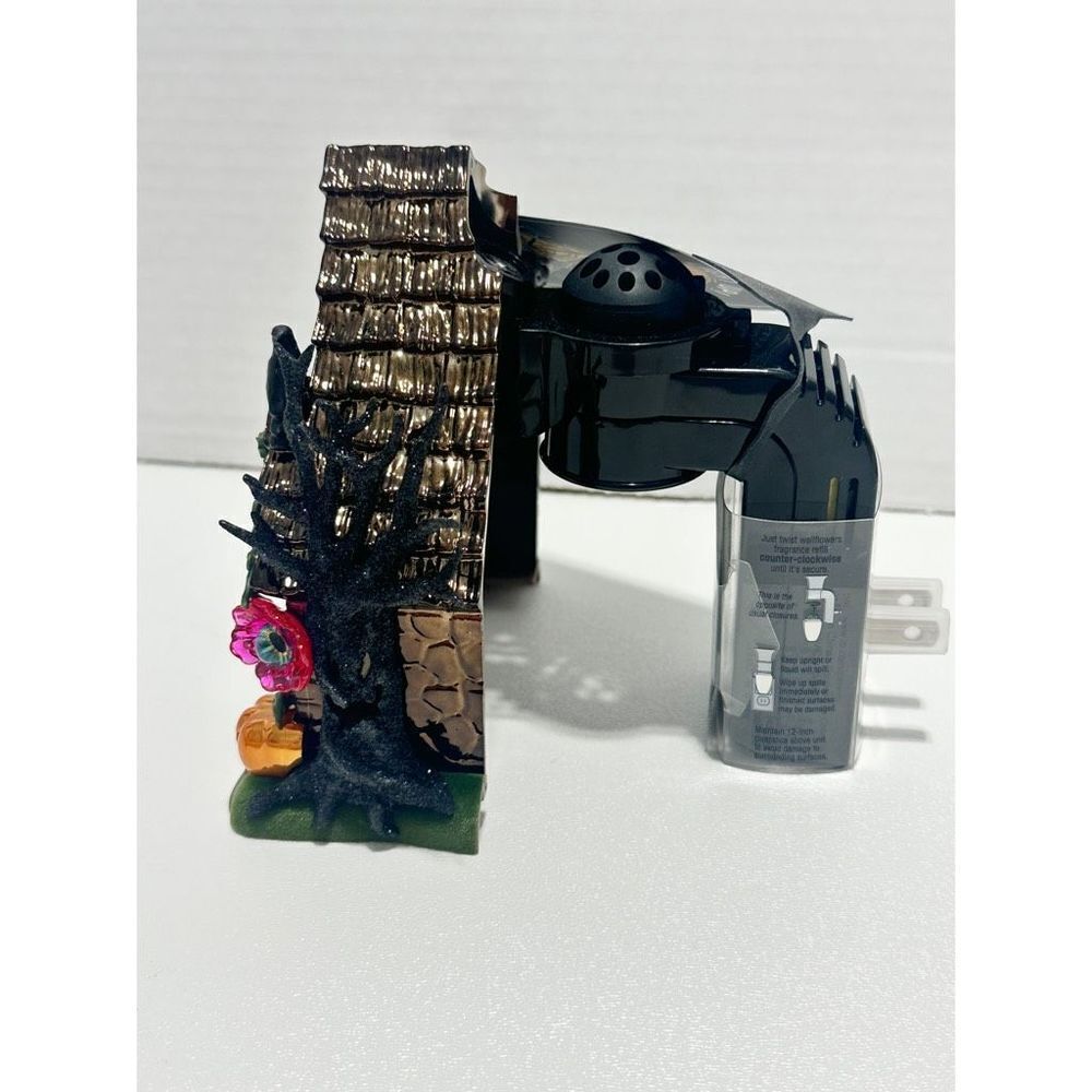 Bath & Body Works Halloween 2022 With Cottage Night Light Projector Wallflower - Picture 6 of 8